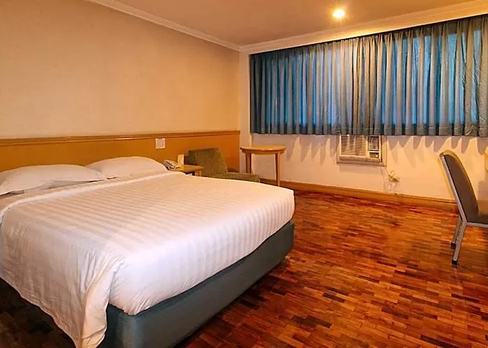 Aloha Roxas Boulevard Hotel