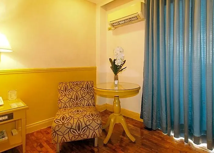 Aloha Roxas Boulevard Hotel Manille