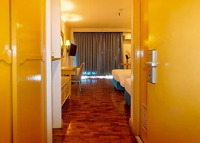 Hotel Aloha Roxas Boulevard