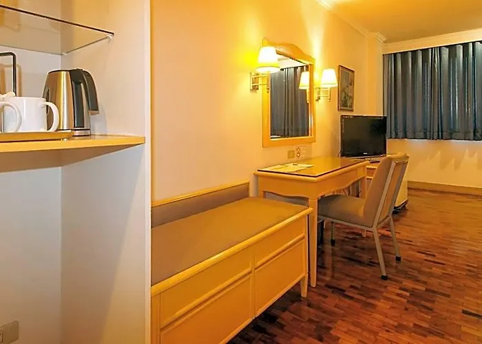 Aloha Roxas Boulevard Hotel *